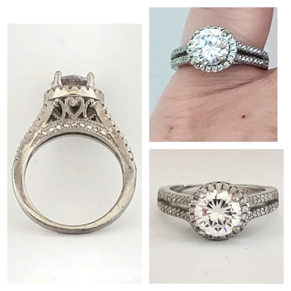 Jewelry - NWOT 2 CTTW. Ring